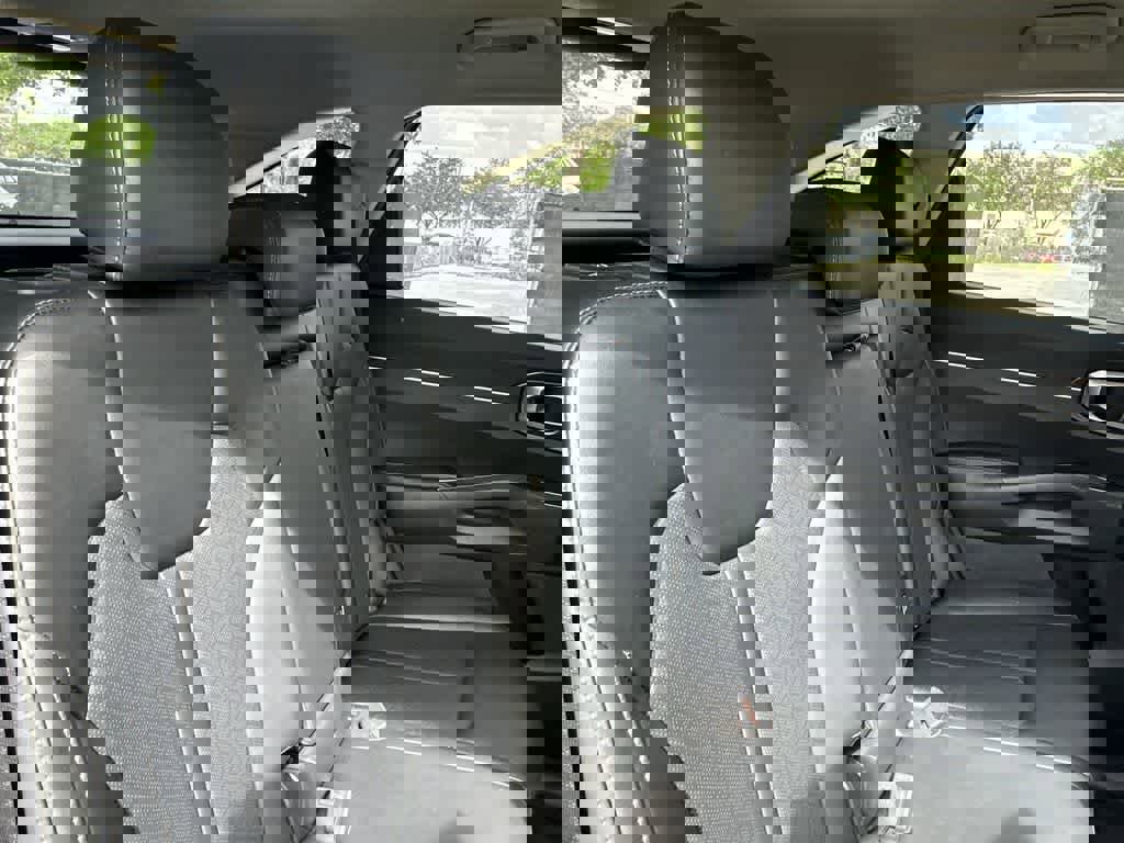 Used 2023 Kia Sorento S image 25