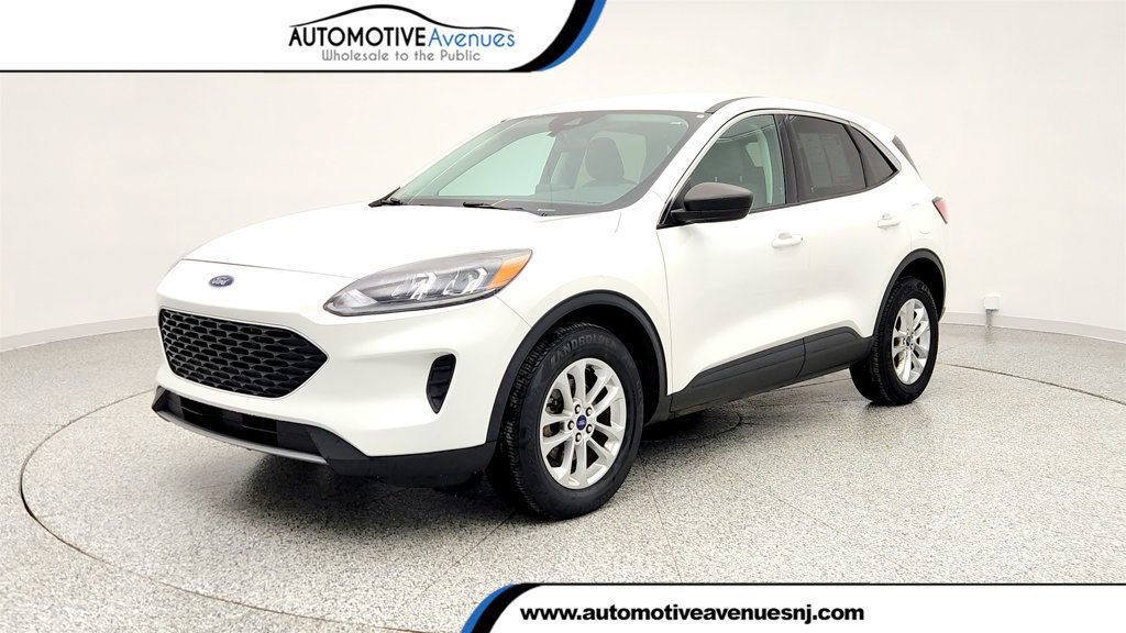 Used 2022 Ford Escape SE image 1