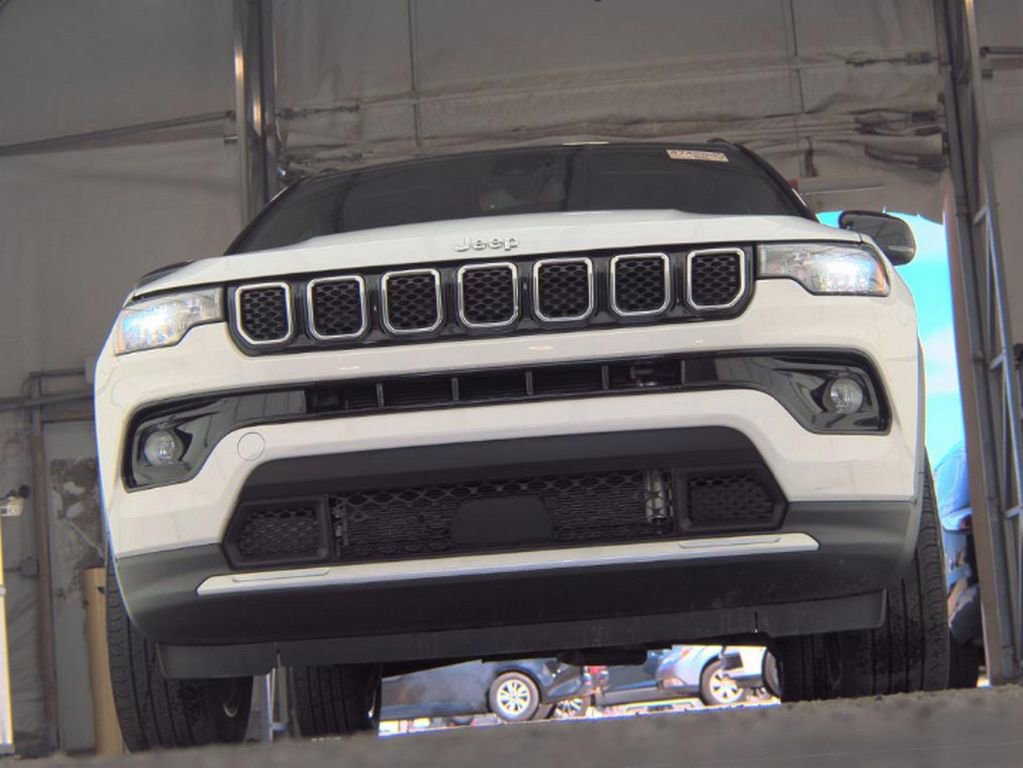 Used 2023 Jeep Compass Limited AWD/4WD image 3