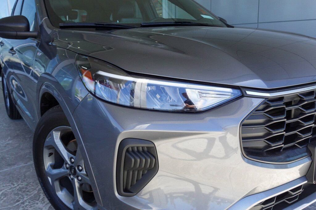 Used 2023 Ford Escape ST-Line image 3