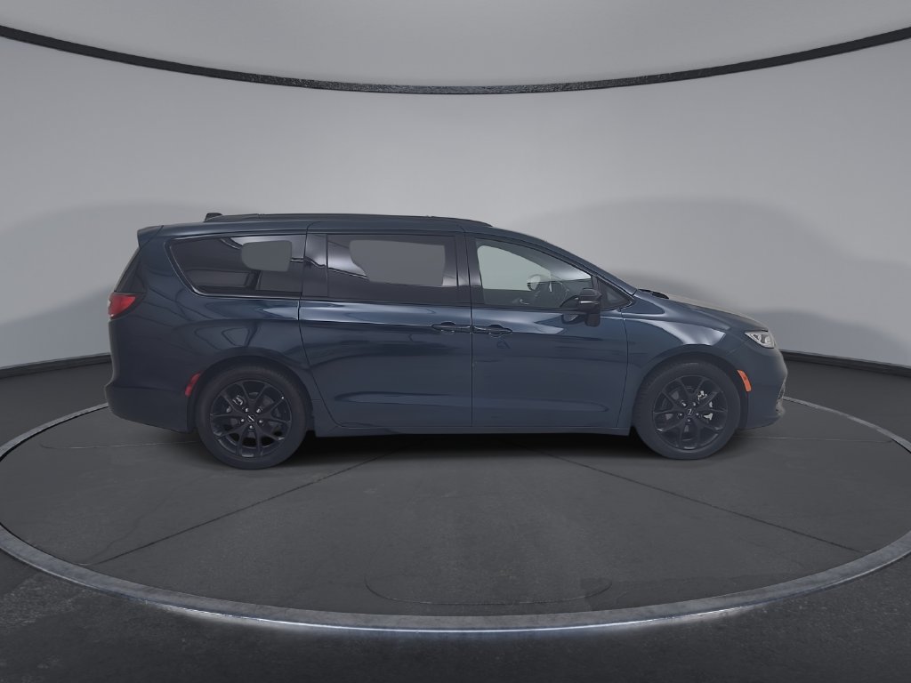 Certified 2025 Chrysler Pacifica Limited FWD image 19