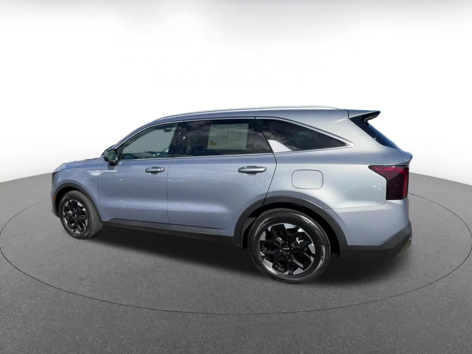 Used 2024 Kia Sorento S FWD image 9