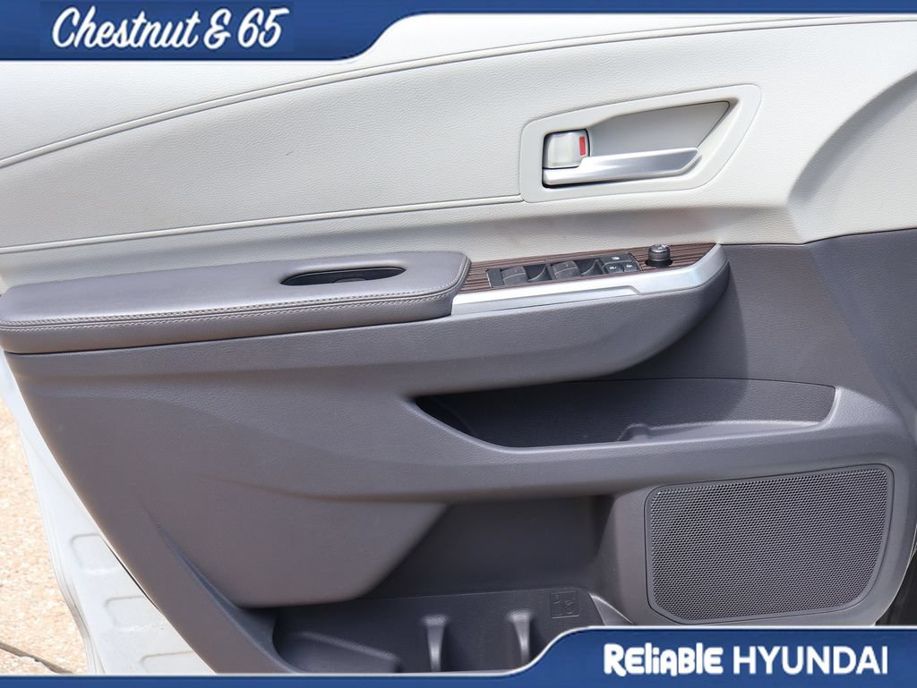 Used 2022 Toyota Sienna XLE w/ XLE Plus Package FWD image 21