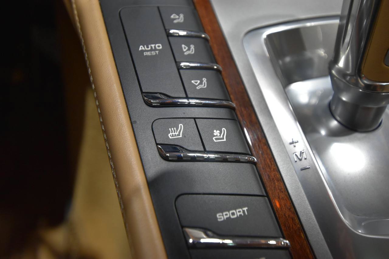 Used 2010 Porsche Panamera Turbo AWD/4WD image 34