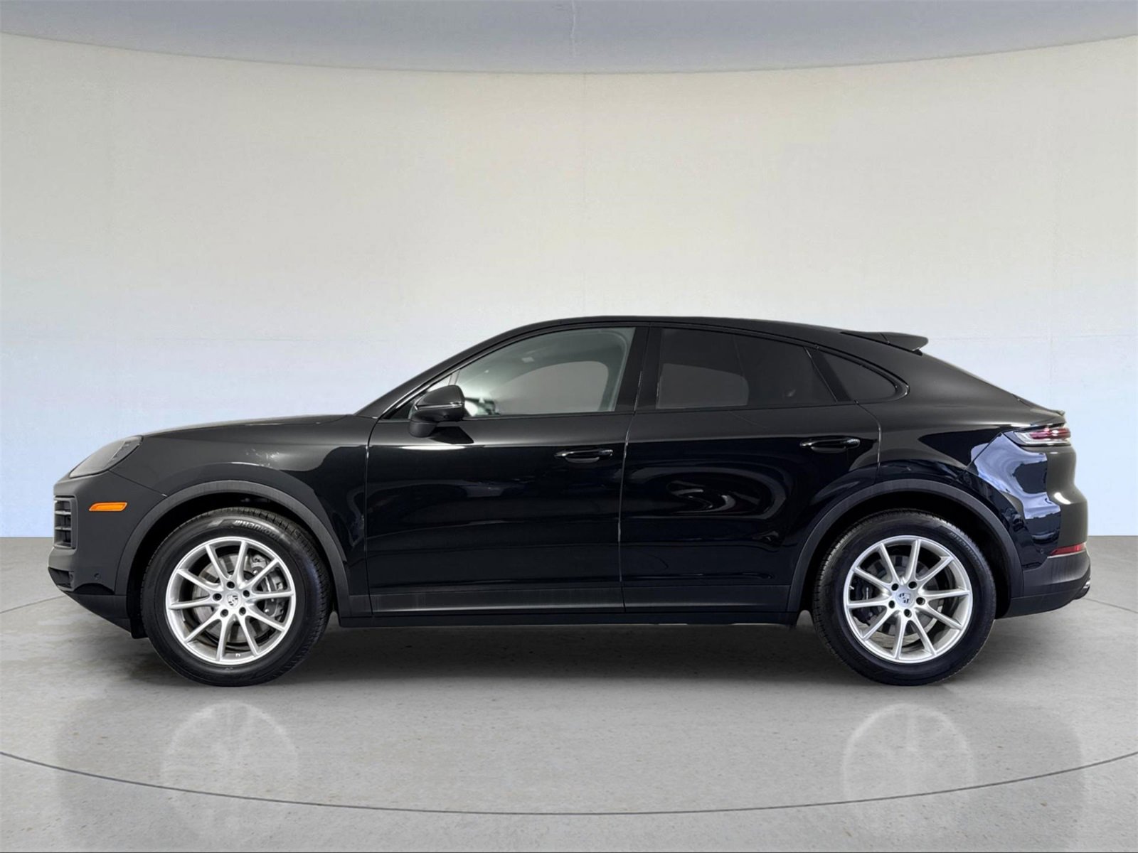 Used 2025 Porsche Cayenne Coupe image 2