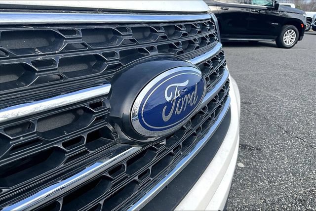 Used 2023 Ford Explorer XLT AWD/4WD image 30