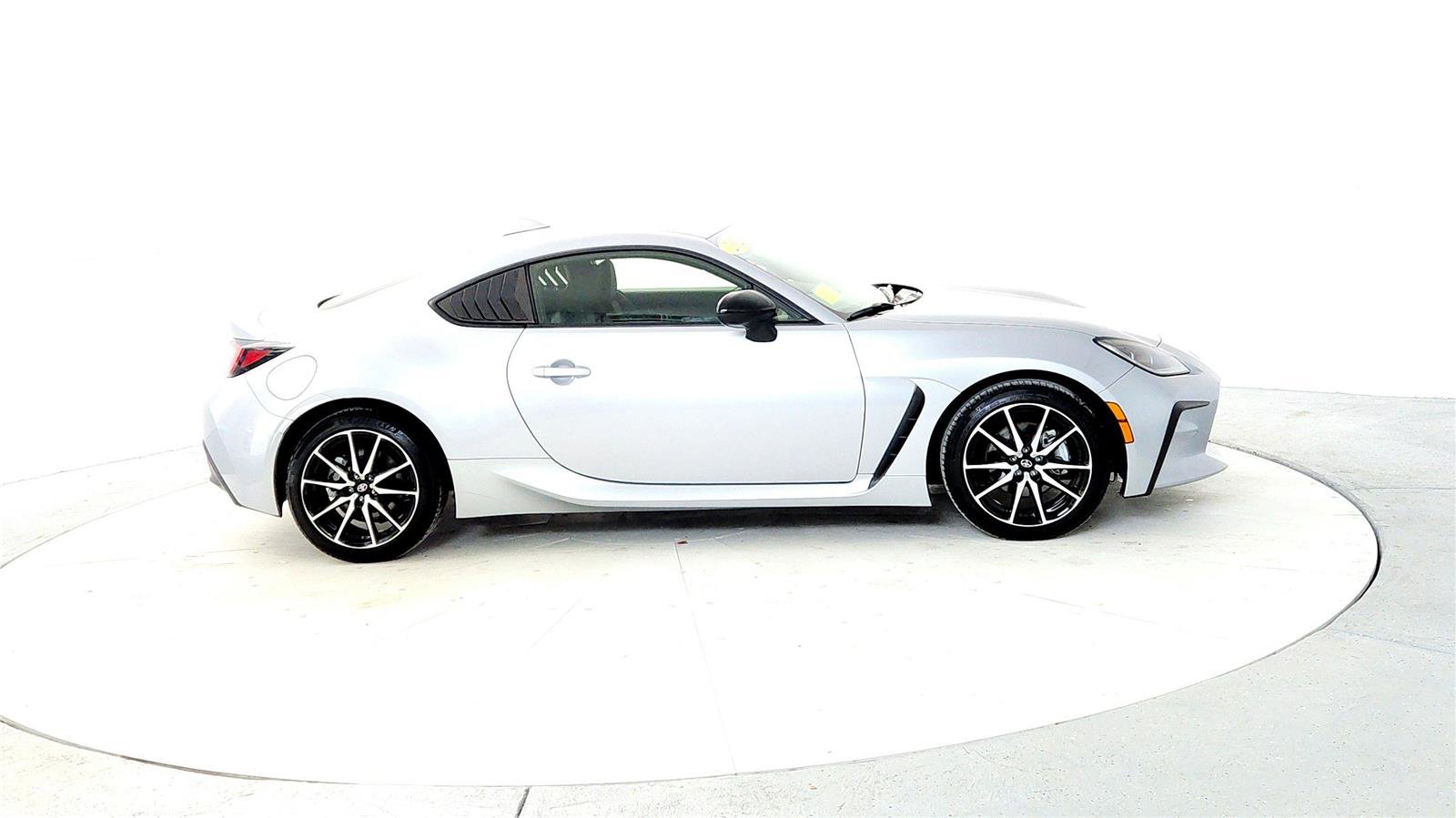 Certified 2025 Toyota GR86 w/ ALL Weather Mat Package (TMS) image 6