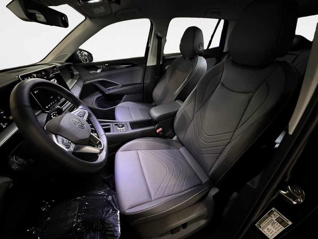 New 2026 Volkswagen Tiguan SE AWD/4WD image 11
