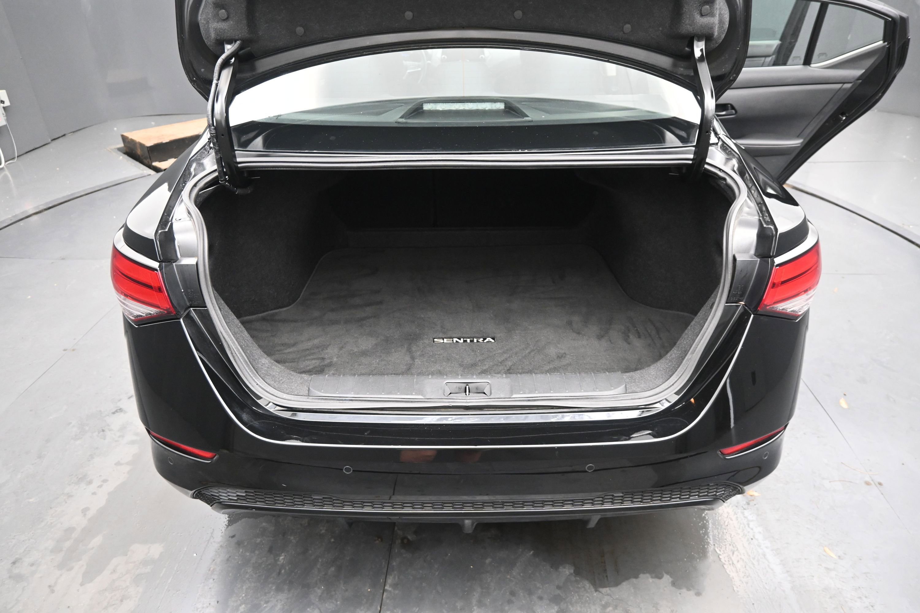 Used 2025 Nissan Sentra SV FWD image 13