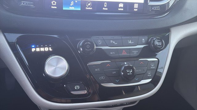 Used 2021 Chrysler Pacifica Touring-L image 22