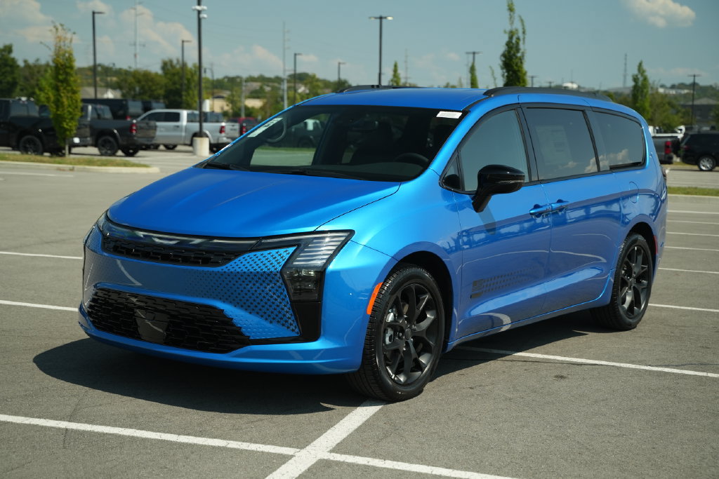 New 2027 Chrysler Pacifica Select FWD image 3