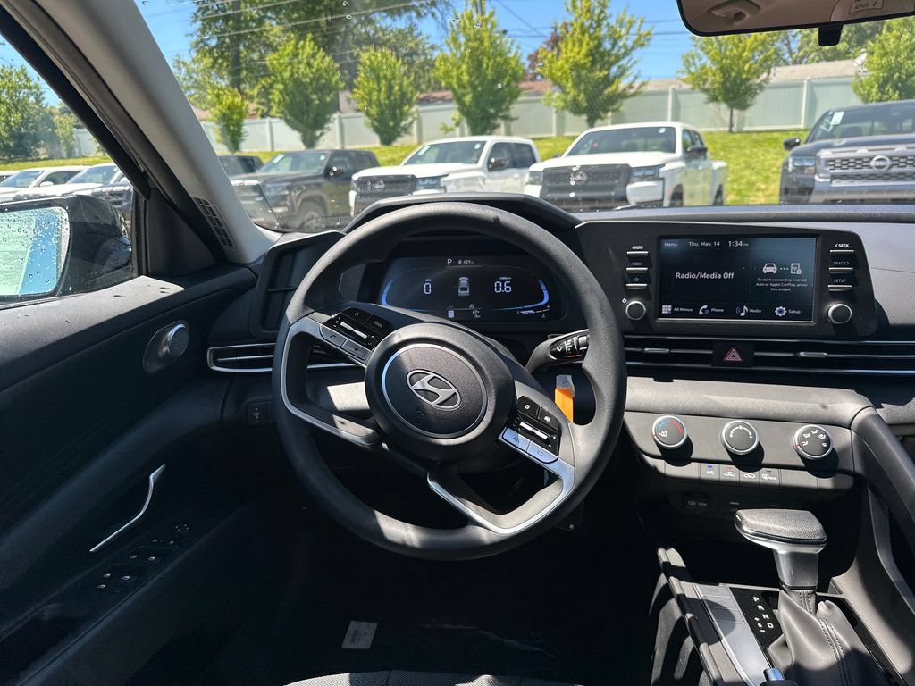 New 2026 Hyundai Elantra SE FWD image 17