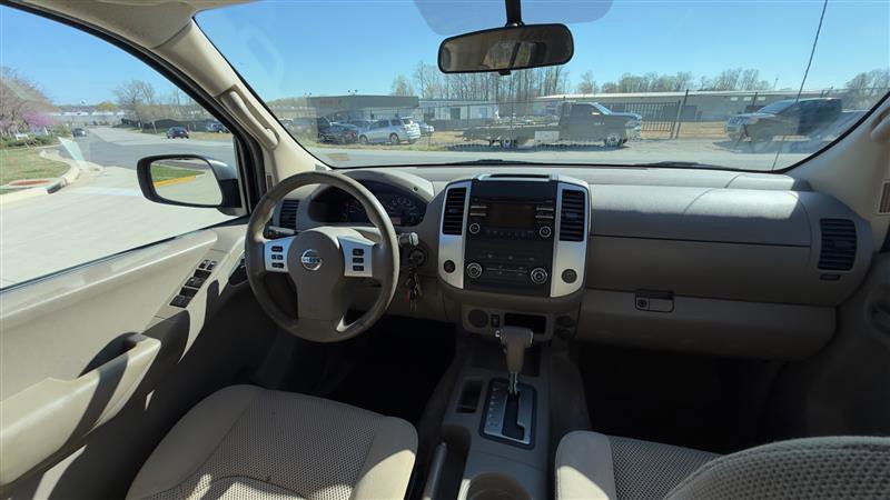 Used 2013 Nissan Frontier SV image 19