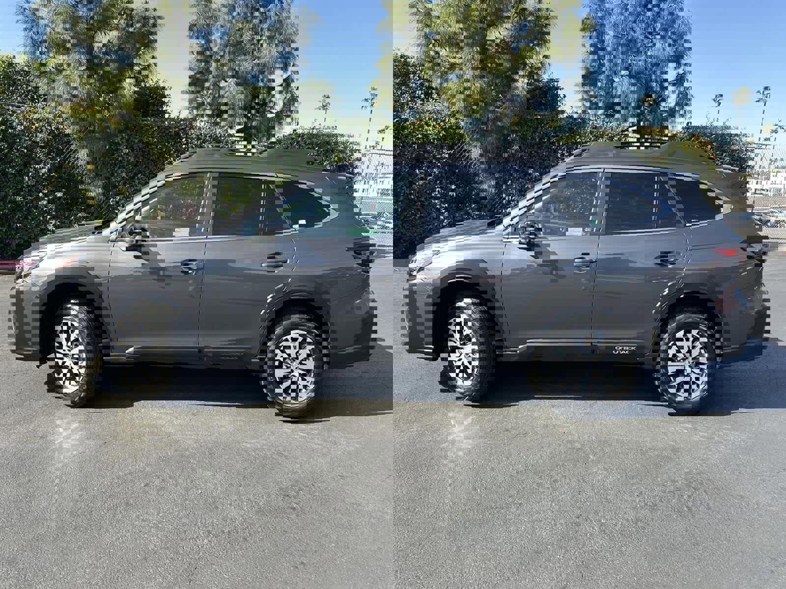 Used 2025 Subaru Outback Premium image 3