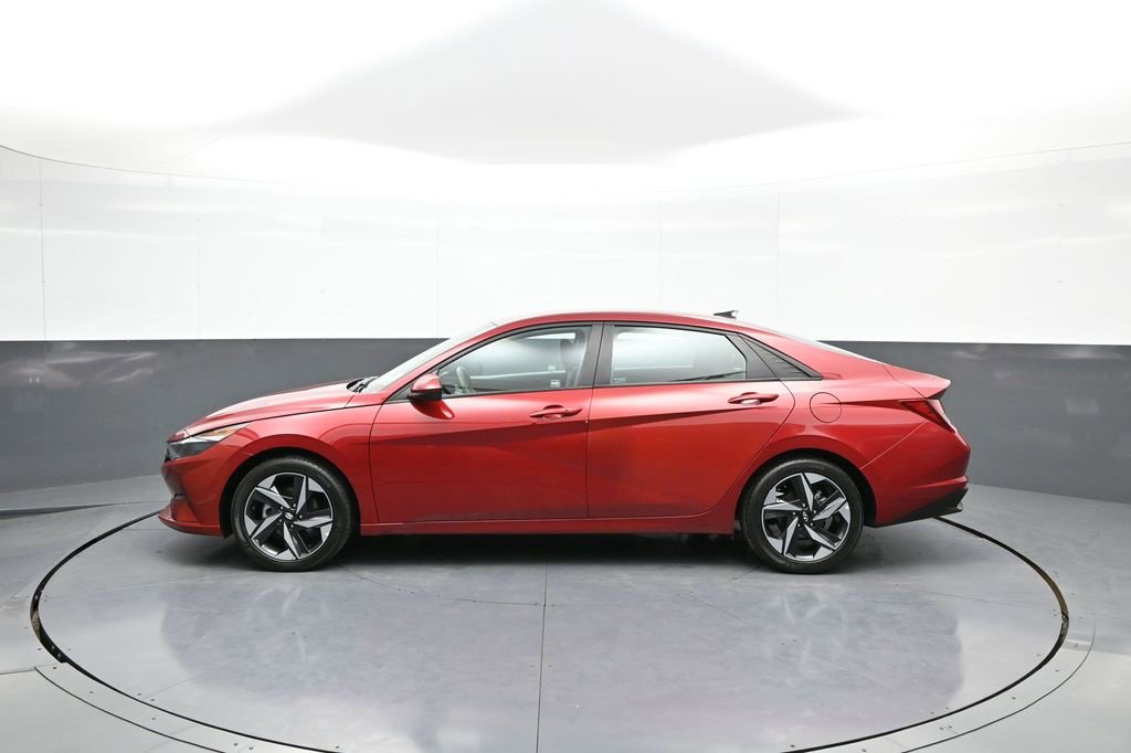 Certified 2023 Hyundai Elantra SEL w/ Convenience Package image 9