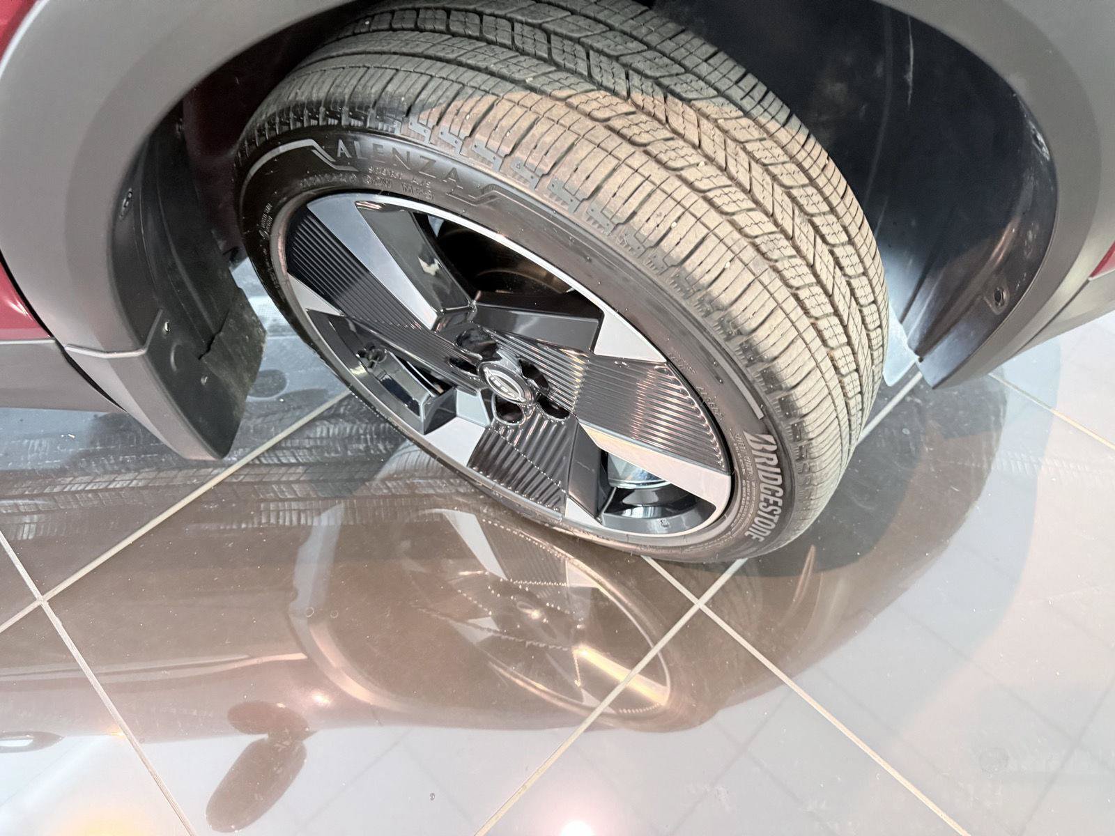 Used 2025 Nissan Kicks SR AWD/4WD image 46