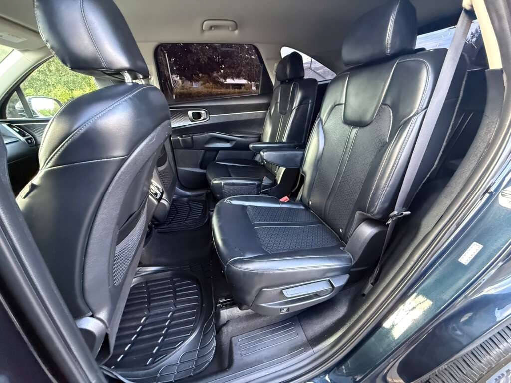 Used 2021 Kia Sorento S FWD image 11