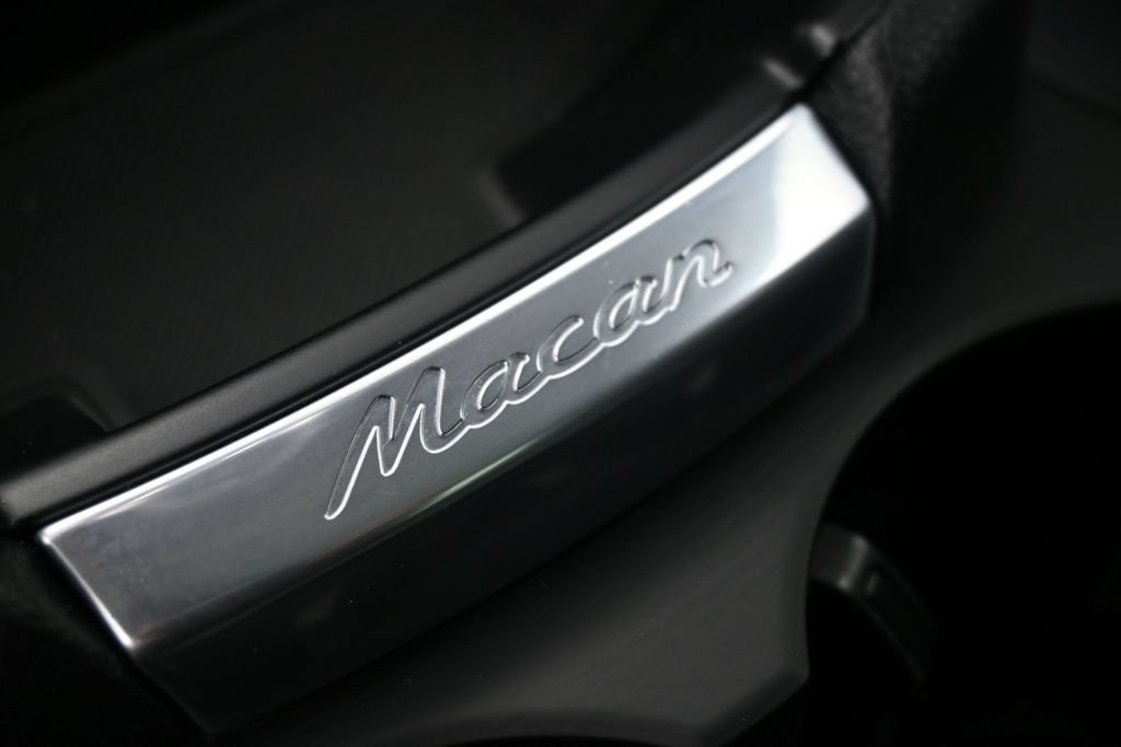 Used 2023 Porsche Macan S AWD/4WD image 18