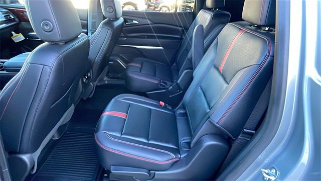 Used 2025 Chevrolet Traverse RS image 12