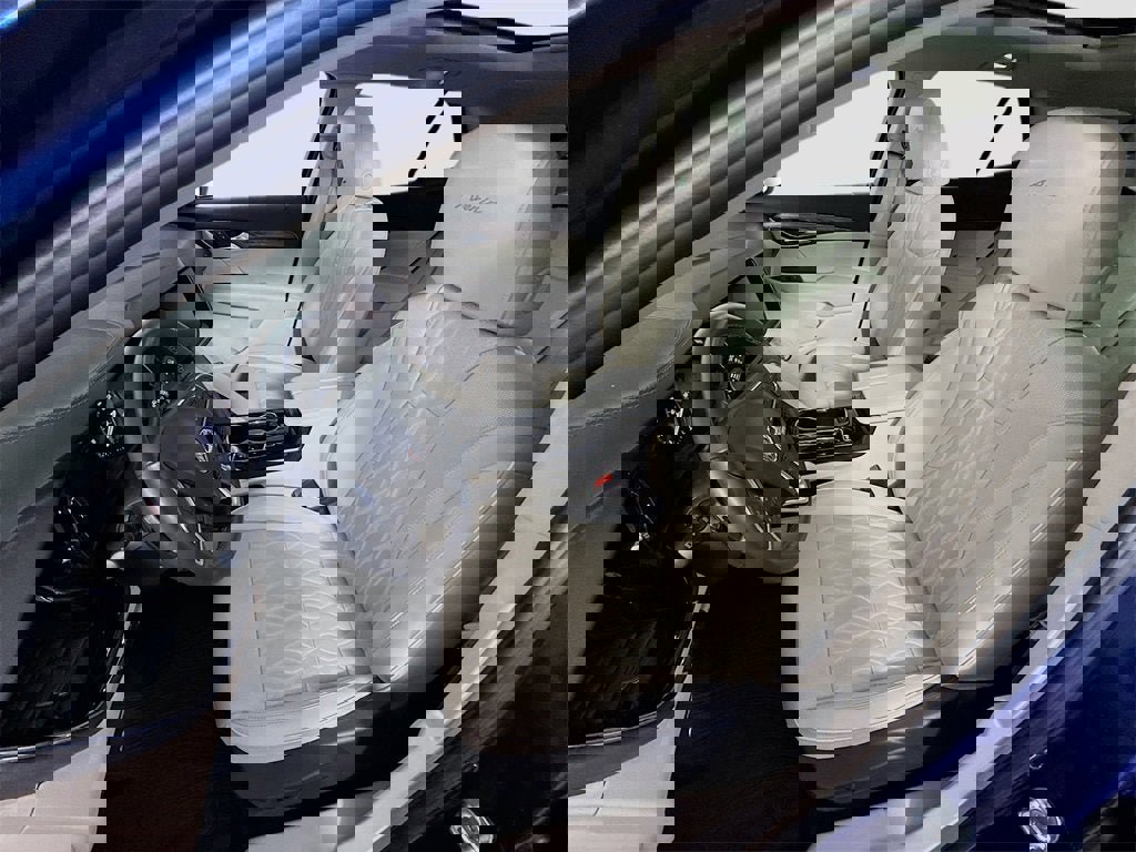 Used 2023 Buick Envision Avenir image 16