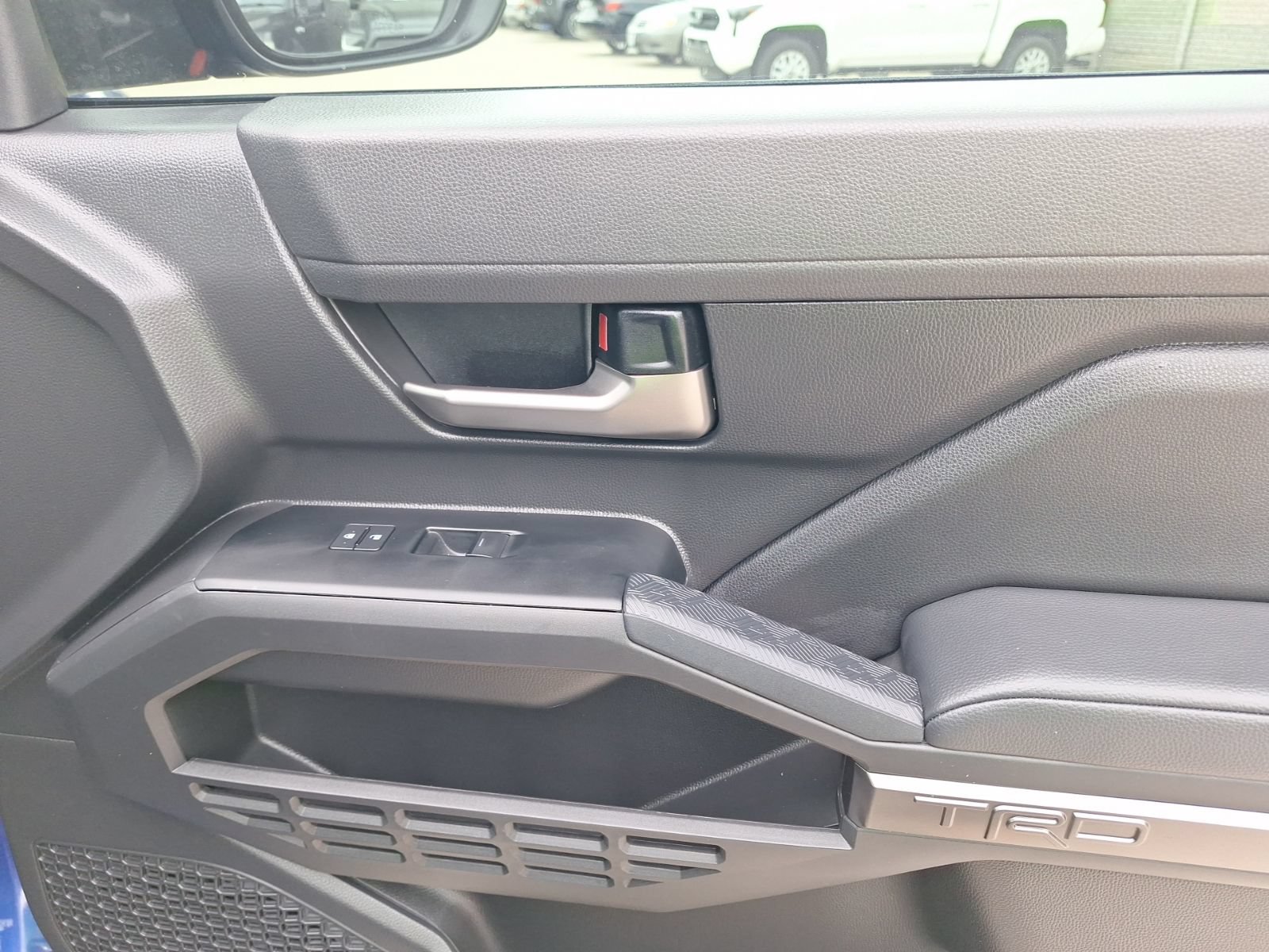 Used 2025 Toyota Tacoma TRD Sport AWD/4WD image 37