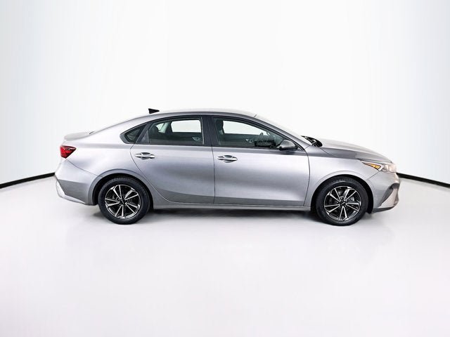 Used 2023 Kia Forte LXS w/ LXS Technology Package FWD image 4