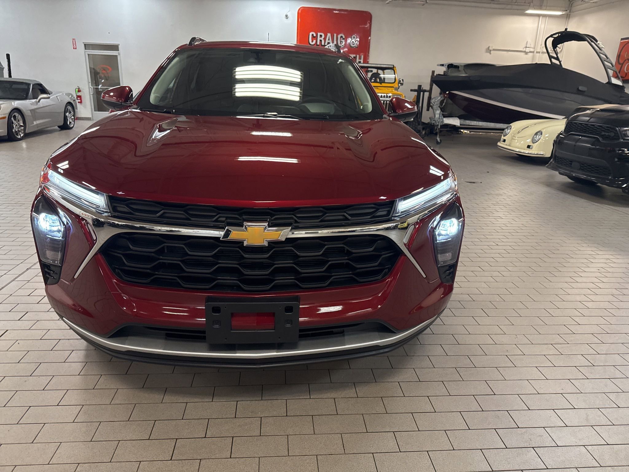 Used 2025 Chevrolet Trax LT w/ LT Convenience Package image 3