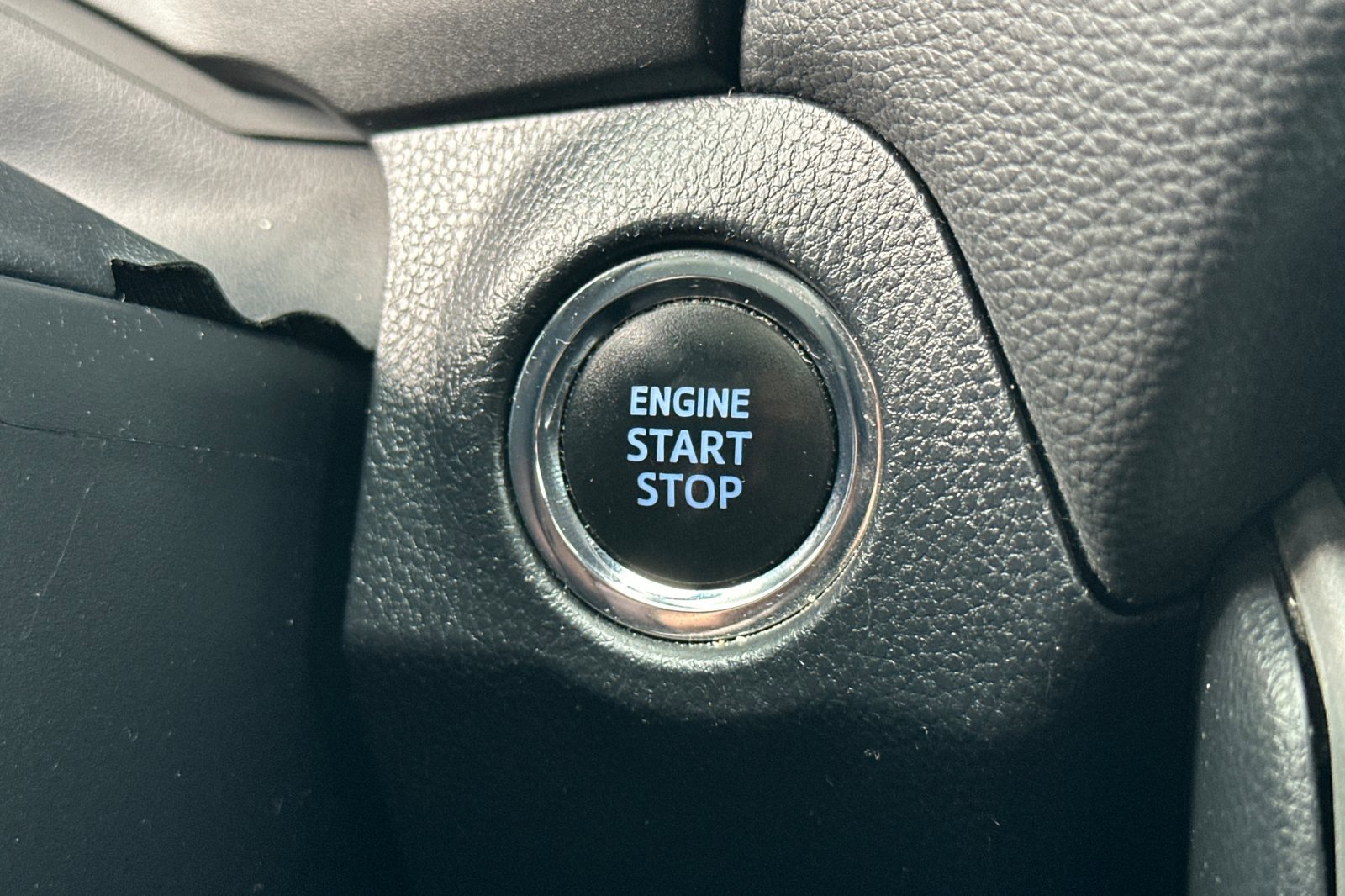 Used 2019 Toyota RAV4 XLE Premium AWD/4WD image 23
