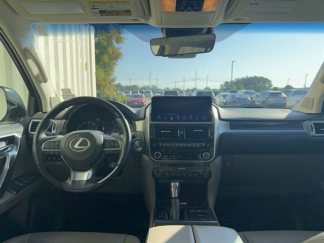 Used 2023 Lexus GX 460 Premium w/ Premium Plus Package AWD/4WD image 3