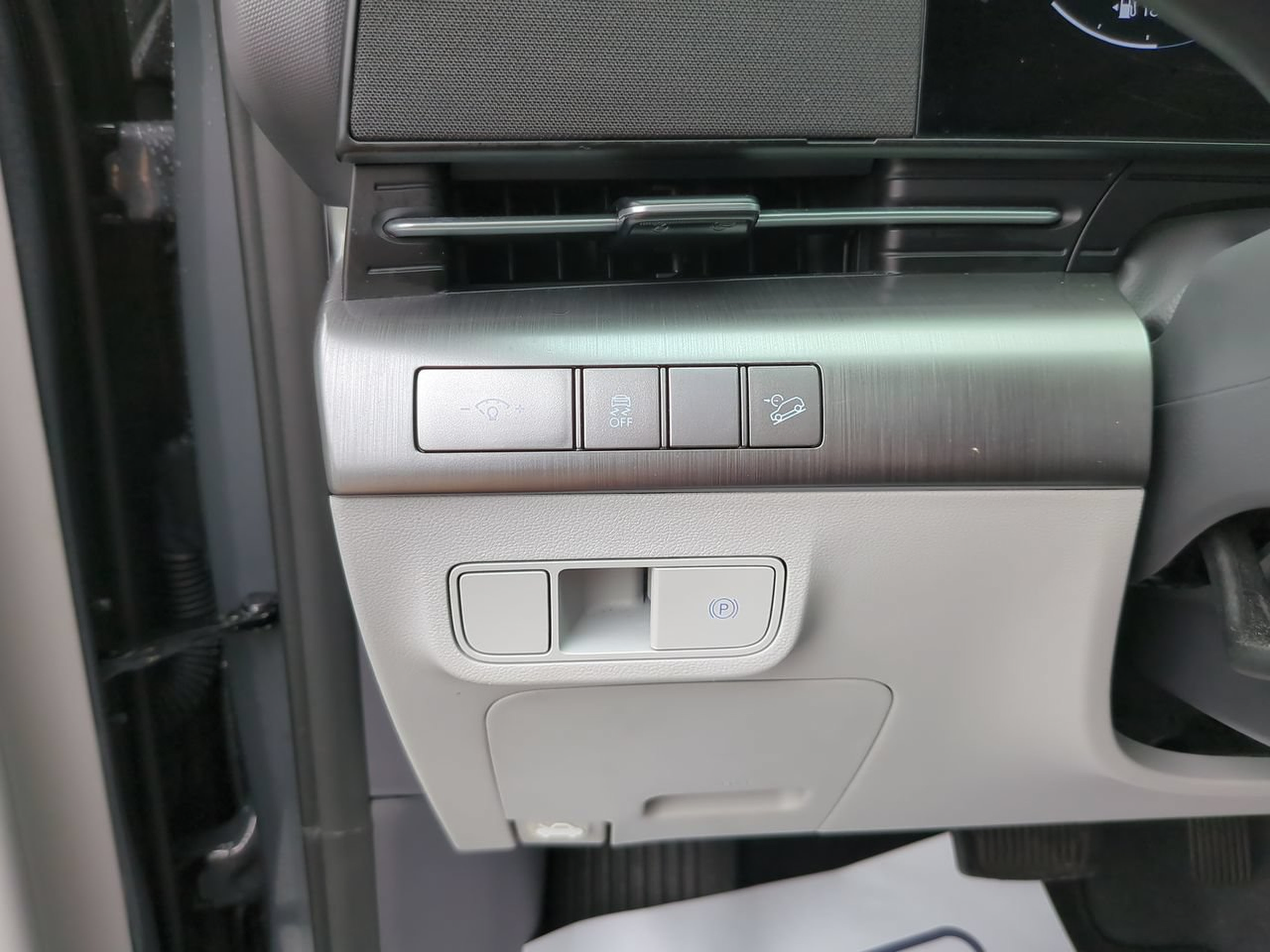 Used 2025 Hyundai Kona SEL FWD image 14