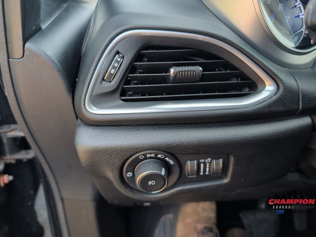 Used 2018 Chrysler Pacifica Touring-L Plus w/ S Appearance Package FWD image 21