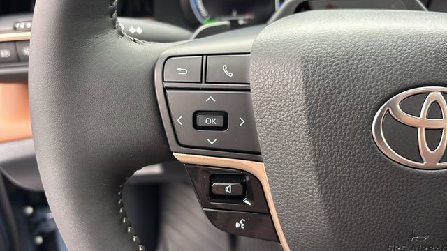 New 2025 Toyota Crown Signia Limited w/ Advanced Technology Package image 18