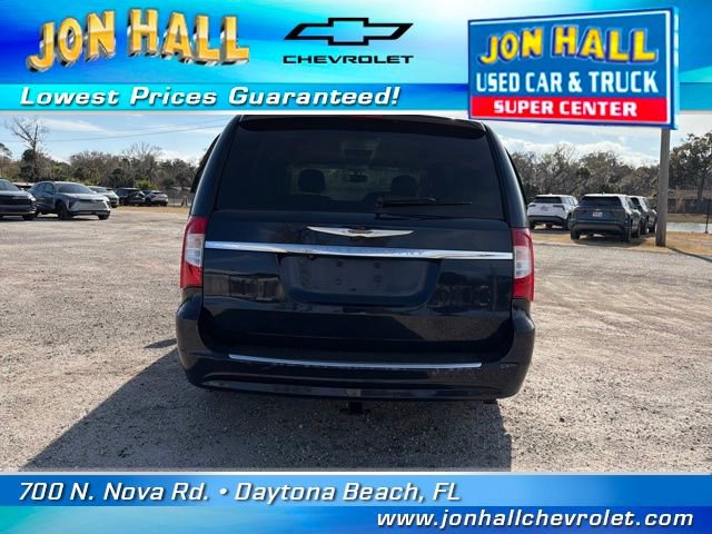 Used 2014 Chrysler Town & Country Touring image 11