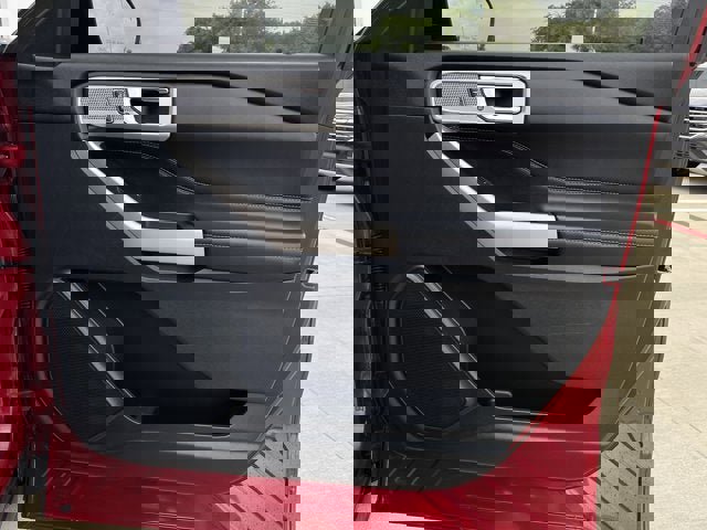 Used 2021 Ford Explorer Limited w/ Equipment Group 301A image 18