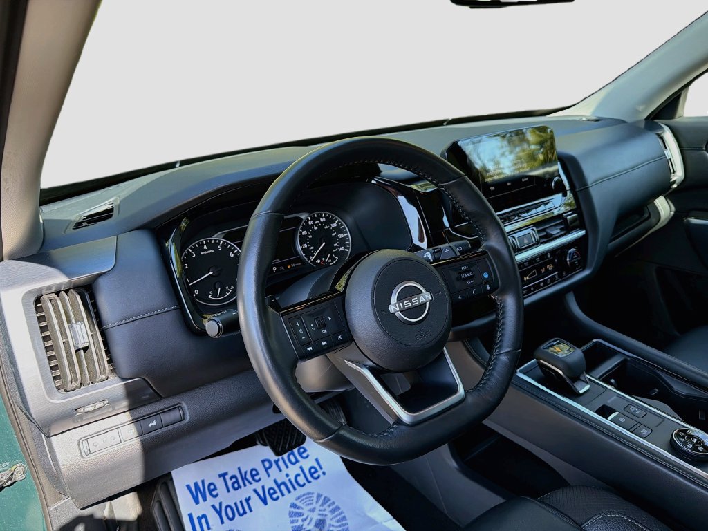 Used 2025 Nissan Pathfinder SL AWD/4WD image 9