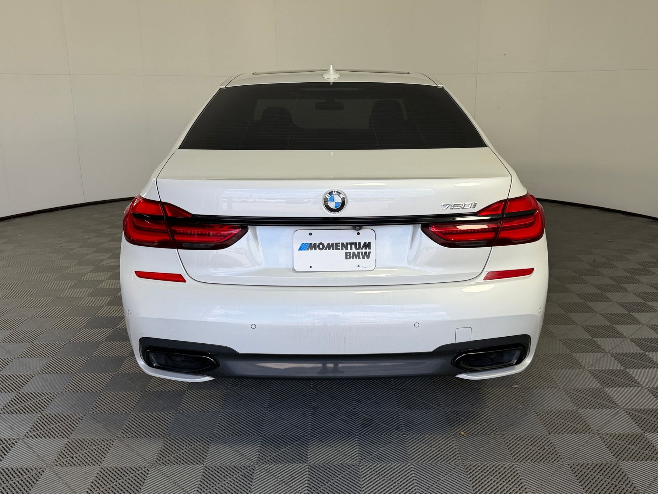 Used 2019 BMW 750i w/ Executive Package image 10