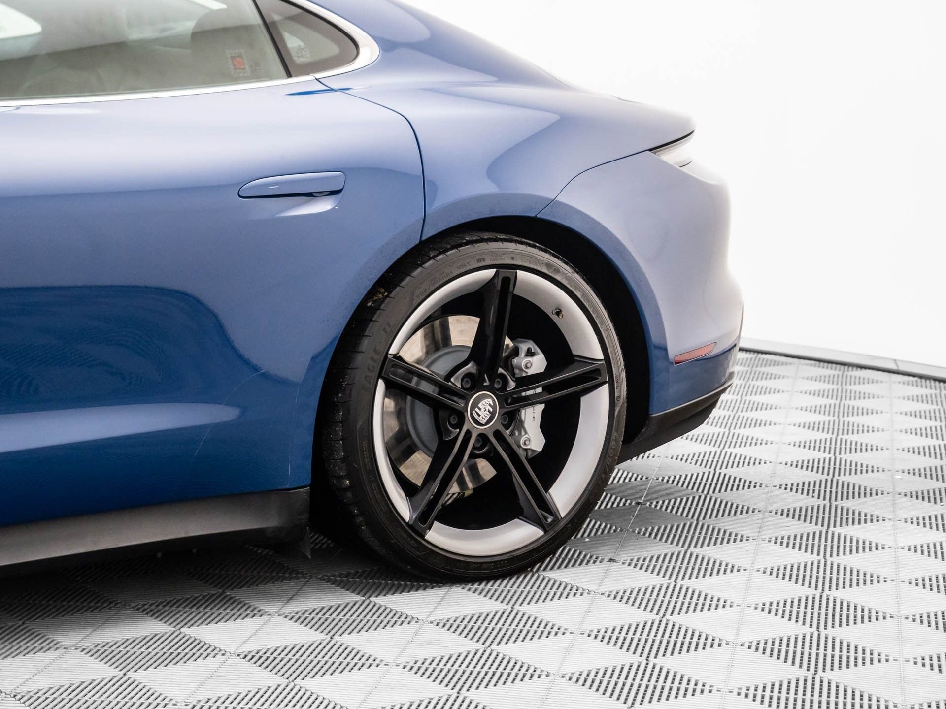 Certified 2022 Porsche Taycan 4S image 32