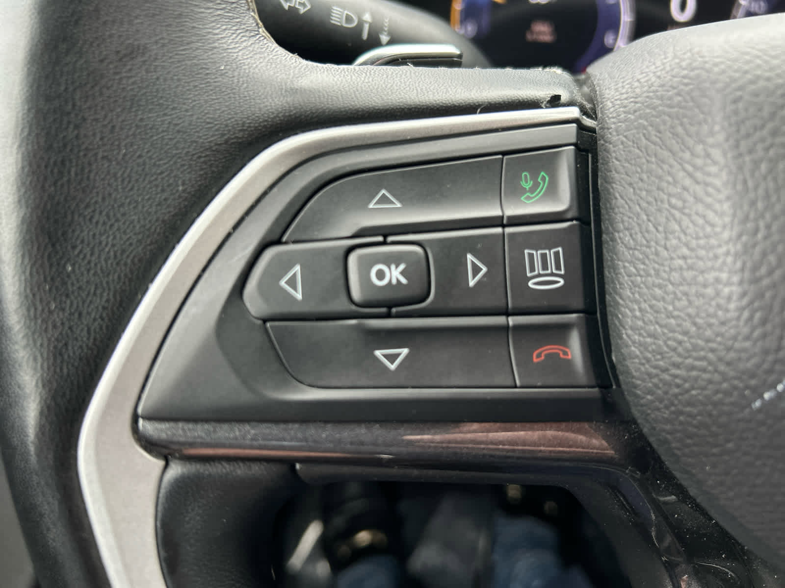 Used 2022 Jeep Grand Cherokee Laredo w/ Luxury Tech Group I image 25