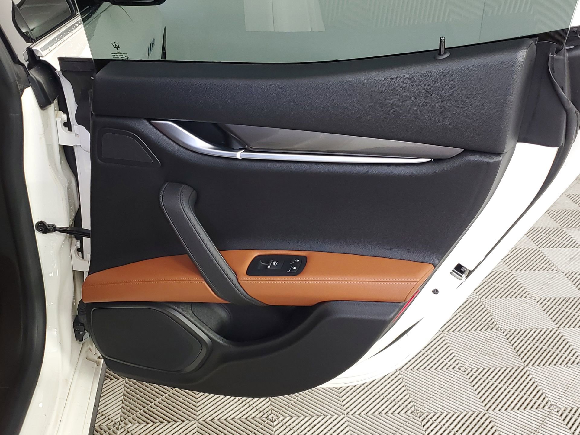 Used 2021 Maserati Ghibli S image 24