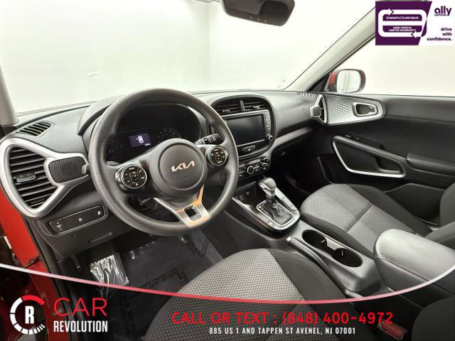 Used 2022 Kia Soul LX image 16