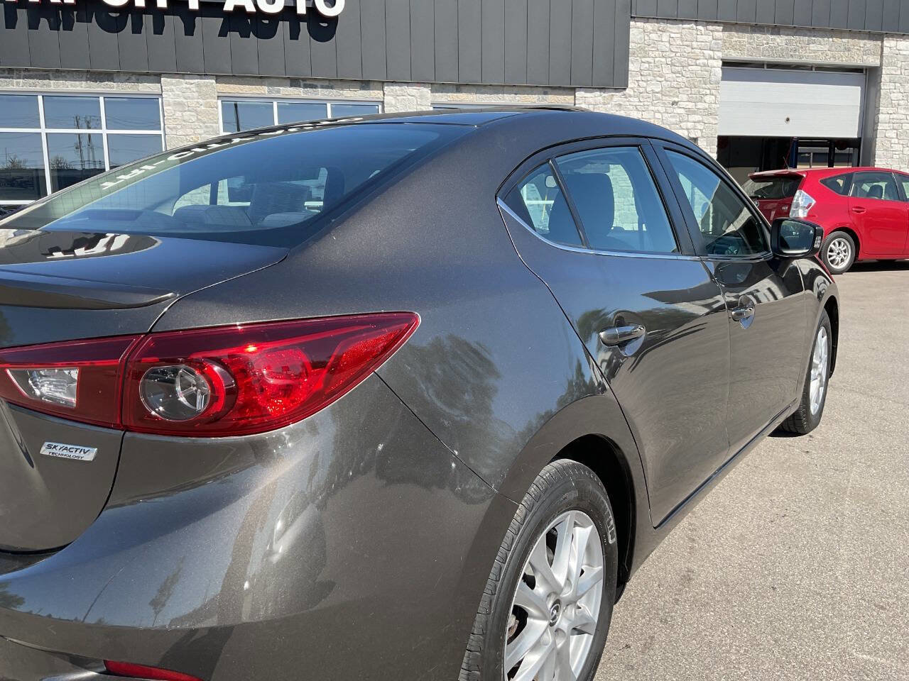 Used 2014 MAZDA MAZDA3 i Touring w/ Moonroof Package 1 FWD image 8