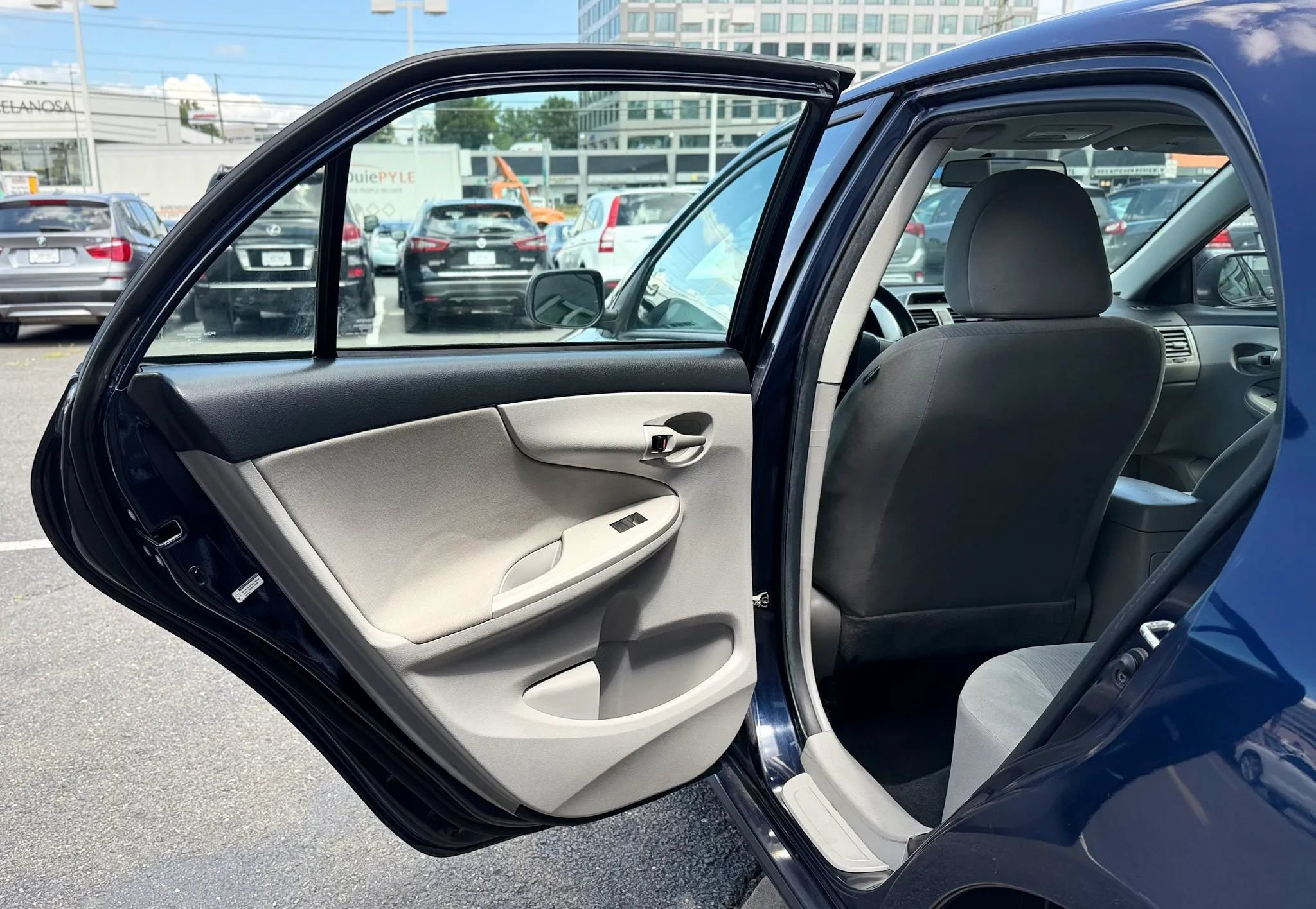 Used 2012 Toyota Corolla LE FWD image 20
