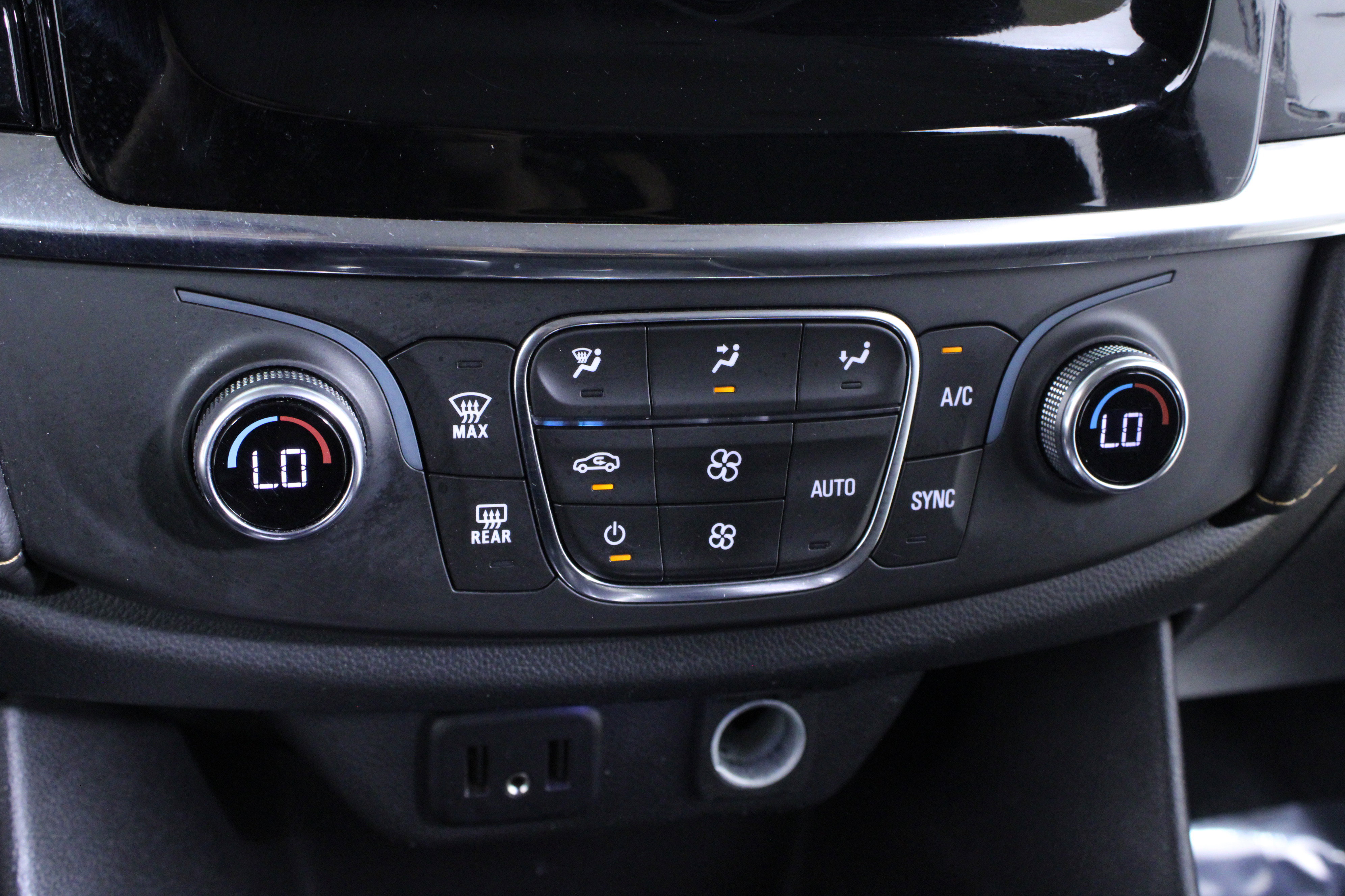 Used 2021 Chevrolet Traverse LS image 28