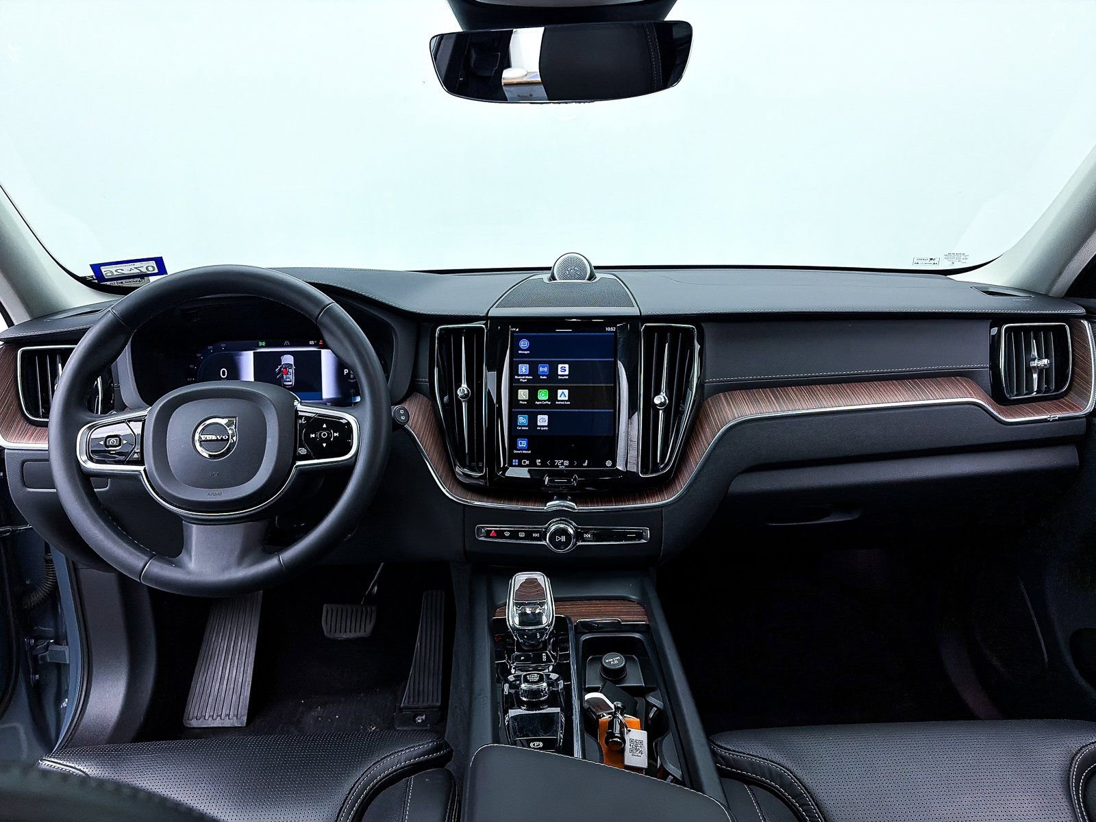 Used 2023 Volvo XC60 B6 Ultimate w/ Protection Package Premier image 31