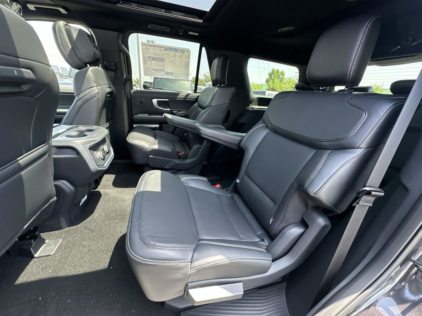 New 2027 Ford Expedition Platinum w/ Stealth Appearance Package AWD/4WD image 47