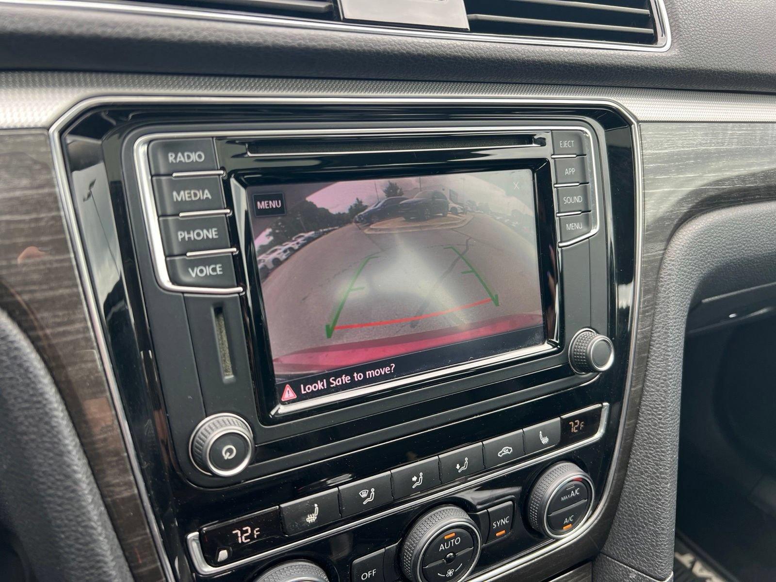 Used 2018 Volkswagen Passat 2.0T SE FWD image 21