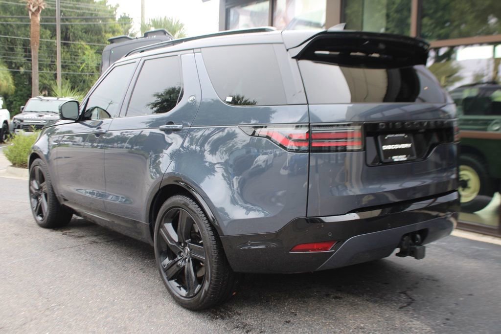 Certified 2024 Land Rover Discovery Dynamic SE image 3