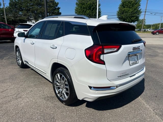 Used 2024 GMC Terrain Denali w/ Denali Premium Package AWD/4WD image 8