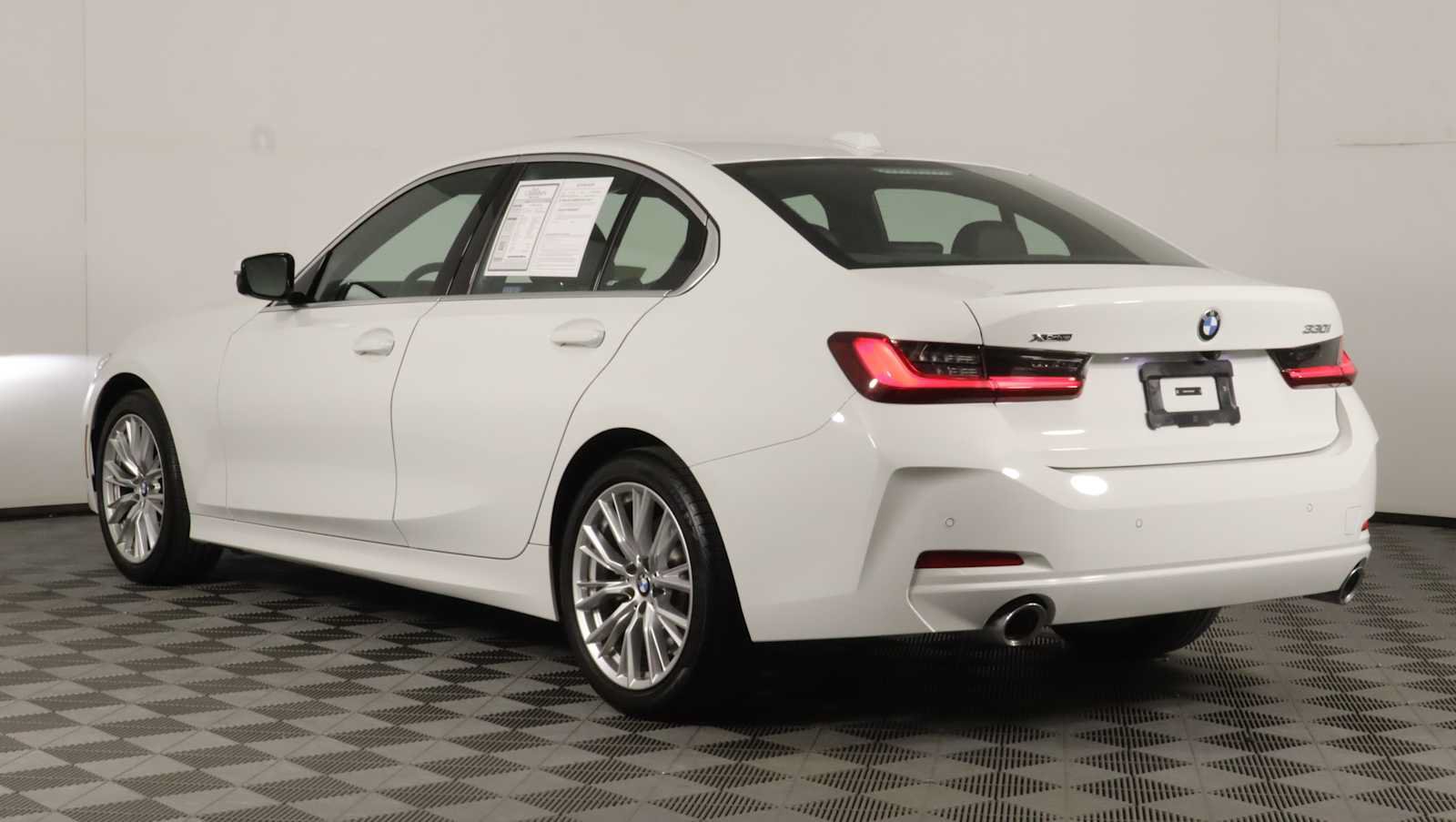 Used 2024 BMW 330i xDrive Sedan w/ Premium Package AWD/4WD image 4