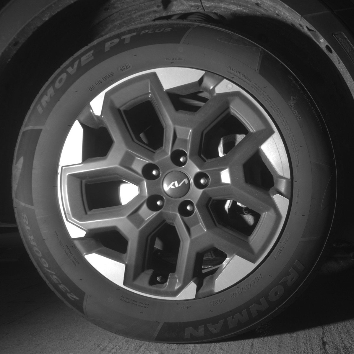 Used 2024 Kia Sorento S FWD image 13